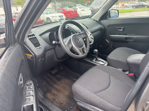 Used 2010 Kia Soul + FWD image 11