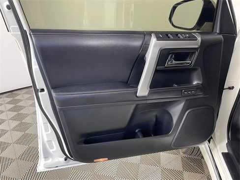 Used 2018 Toyota 4Runner Limited image 19