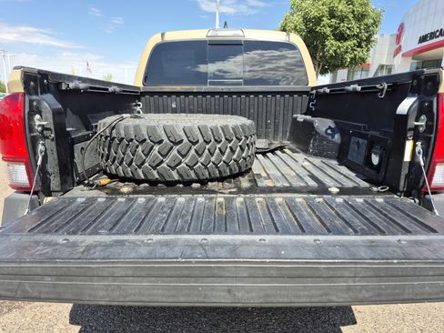 Used 2017 Toyota Tacoma TRD Off-Road w/ Tow Package (A/T) AWD/4WD image 20