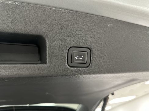 Used 2024 Chevrolet Traverse Z71 AWD/4WD image 27