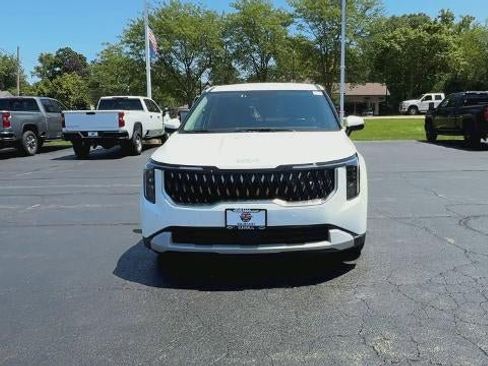 Used 2026 Kia Carnival FWD image 3