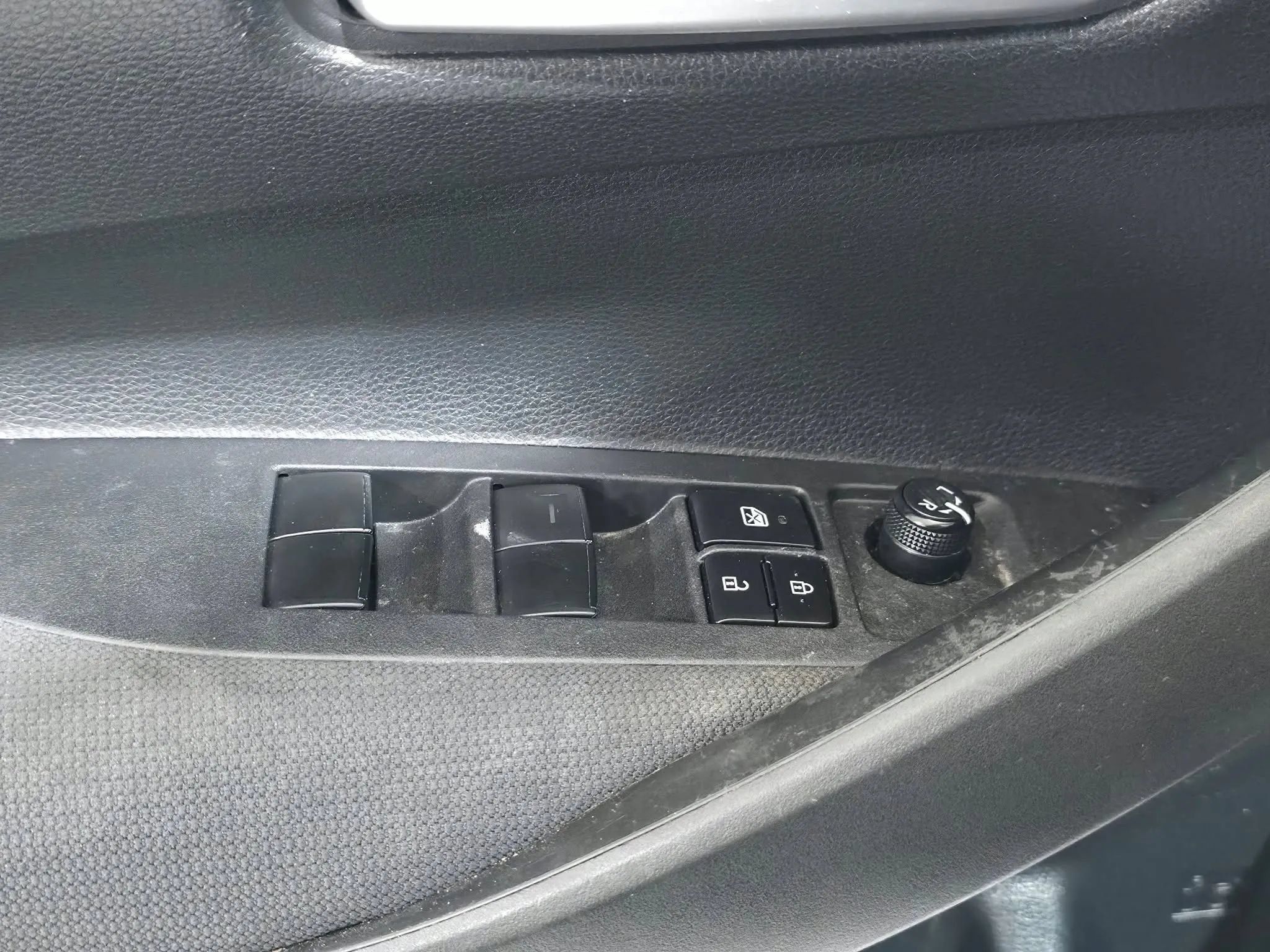 Used 2021 Toyota Corolla LE w/ Carpet Mat Package (TMS) FWD image 26
