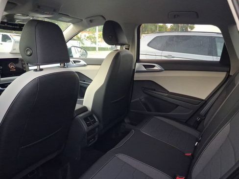 New 2026 Volkswagen Taos SE FWD image 5