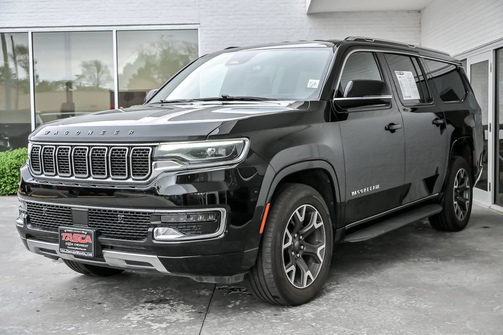 Used 2023 Jeep Wagoneer L Series III w/ Preferred Equipment Group AWD/4WD image 6