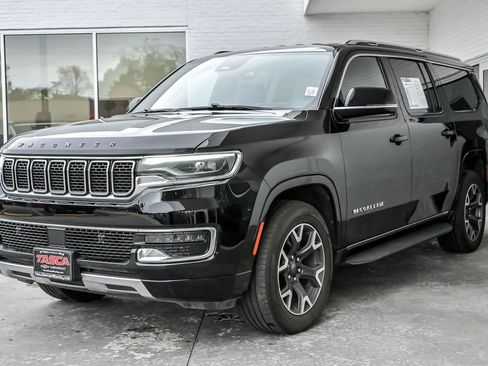 Used 2023 Jeep Wagoneer L Series III w/ Preferred Equipment Group AWD/4WD image 6