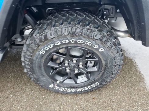 New 2025 Jeep Gladiator Sport image 6