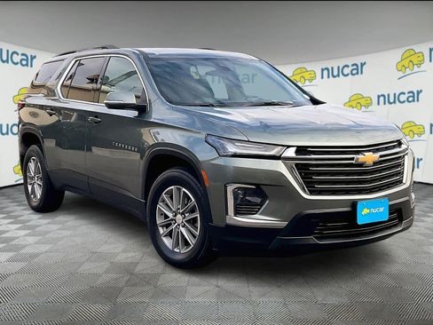 Used 2023 Chevrolet Traverse LT image 1