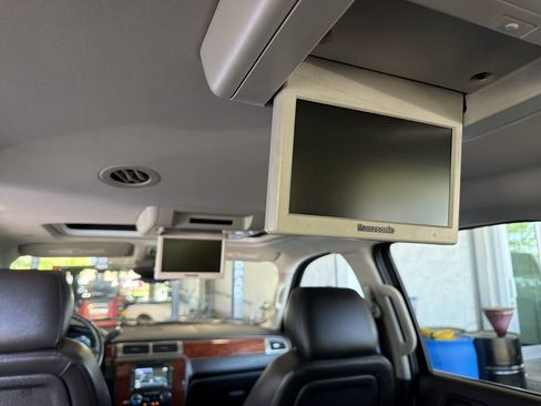 Used 2012 Chevrolet Suburban LTZ AWD/4WD image 36