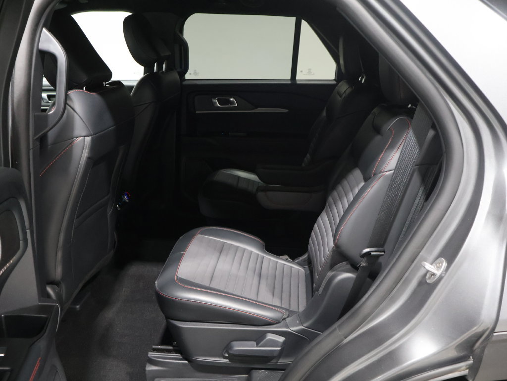 Used 2025 Ford Explorer ST-Line AWD/4WD image 17
