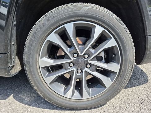 Used 2023 Jeep Grand Cherokee L Overland w/ Luxury Tech Group IV AWD/4WD image 14