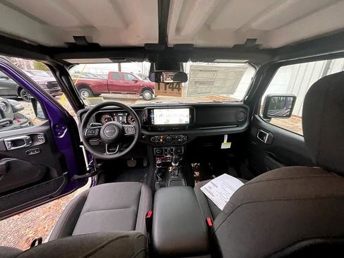 New 2026 Jeep Wrangler Unlimited Rubicon AWD/4WD image 32
