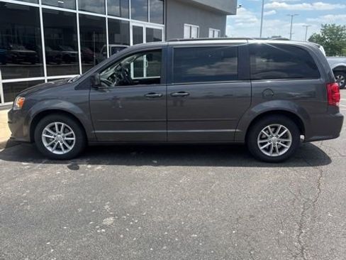 Used 2016 Dodge Grand Caravan SXT w/ Rear Park Assist Package FWD image 3