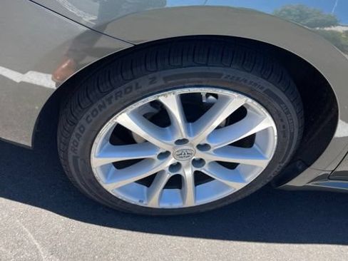 Used 2013 Toyota Avalon Limited w/ Technology Pkg FWD image 22