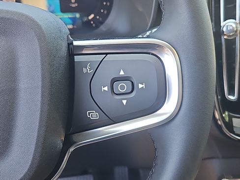 New 2026 Volvo XC40 B5 Ultra w/ Protection Package Premier AWD/4WD image 18