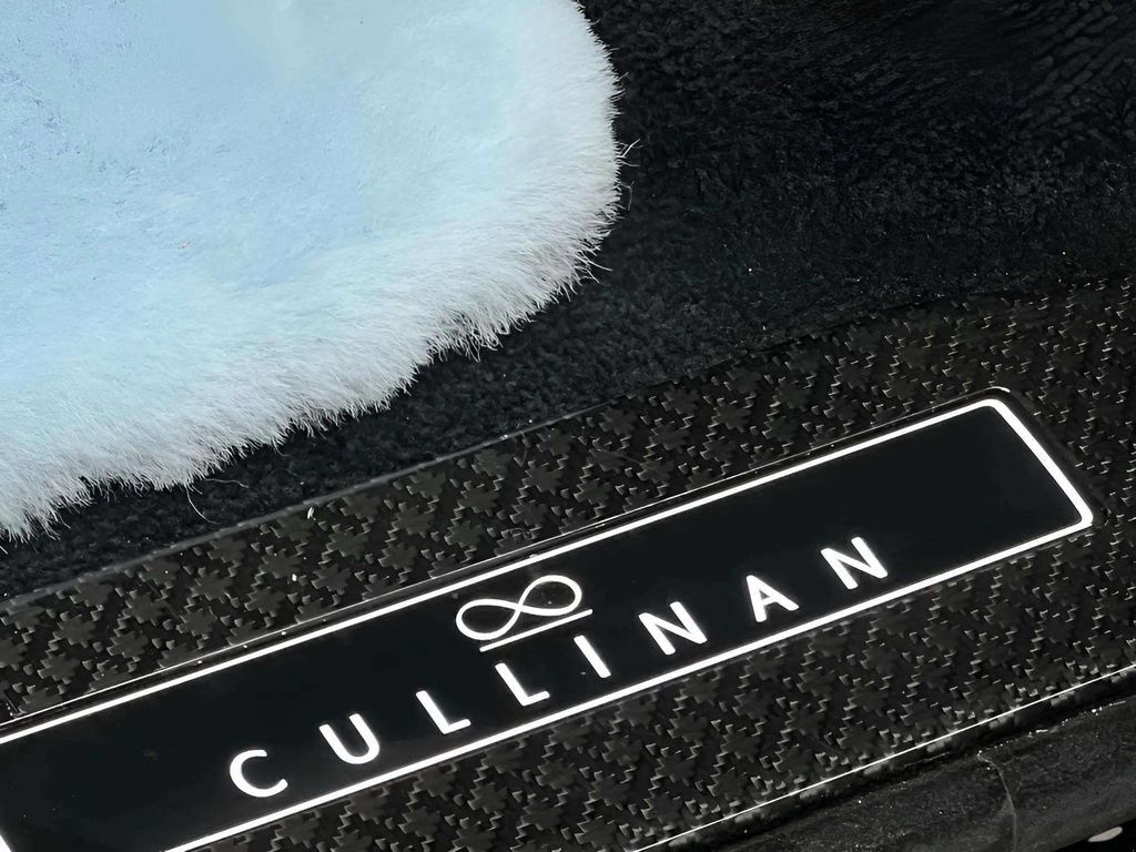 Certified 2022 Rolls-Royce Cullinan Black Badge w/ Dark Exterior Package AWD/4WD image 27