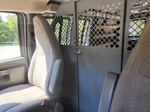 Used 2018 Chevrolet Express 2500 w/ Driver Convenience Package image 26