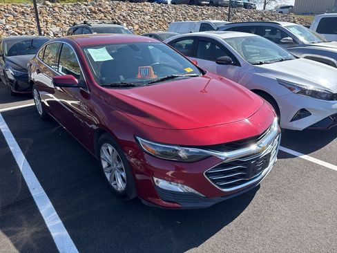 Used 2020 Chevrolet Malibu LT image 2