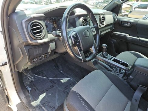 Used 2021 Toyota Tacoma TRD Off-Road w/ Technology Package image 18