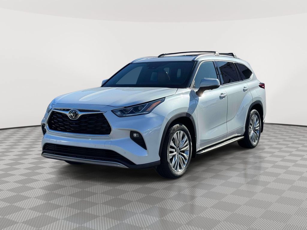 Used 2023 Toyota Highlander Platinum AWD/4WD image 3