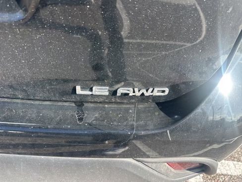 Used 2023 Toyota Highlander LE image 19