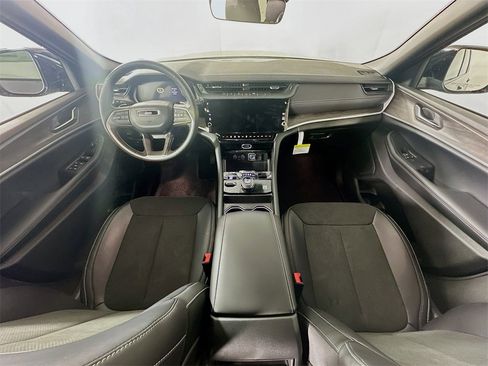 New 2026 Jeep Grand Cherokee Altitude image 9