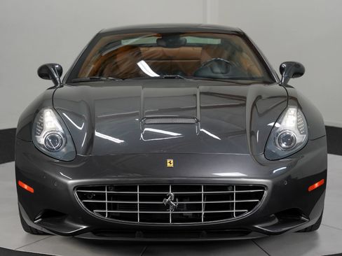 Used 2014 Ferrari California RWD image 10