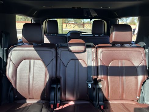 Used 2024 Ford Expedition Limited image 19