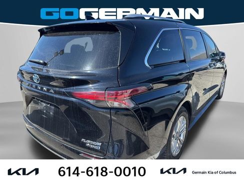 Used 2021 Toyota Sienna Platinum image 5