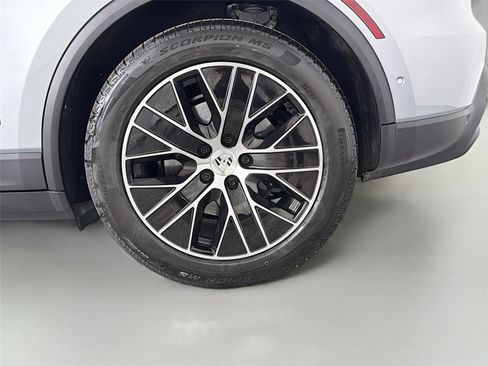 Certified 2026 Porsche Macan Electric RWD image 12