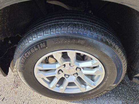 Used 2025 Chevrolet Suburban LT AWD/4WD image 11