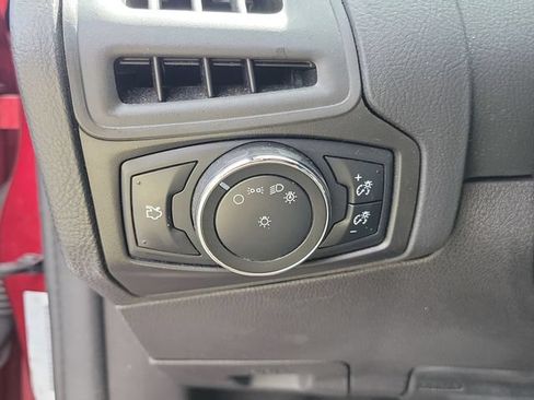 Used 2014 Ford Focus SE FWD image 32