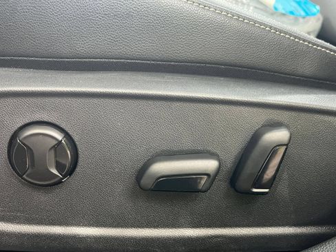 Used 2025 Volkswagen Jetta SE FWD image 22