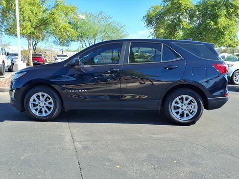 Used 2020 Chevrolet Equinox LS image 2