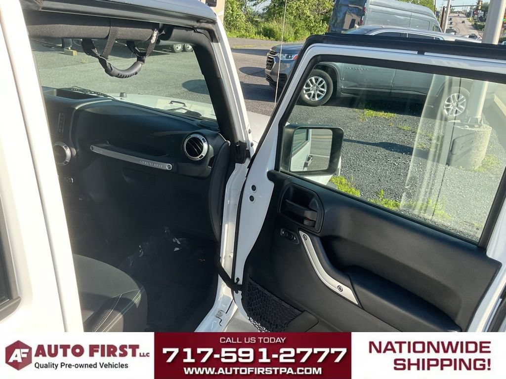Used 2018 Jeep Wrangler Unlimited Sahara AWD/4WD image 14
