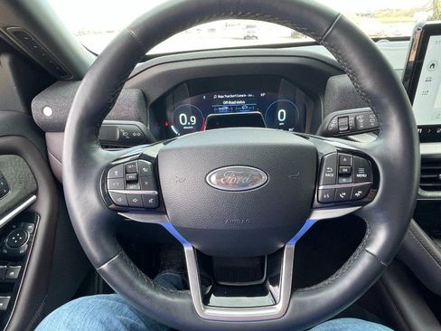 Used 2025 Ford Explorer Platinum image 36