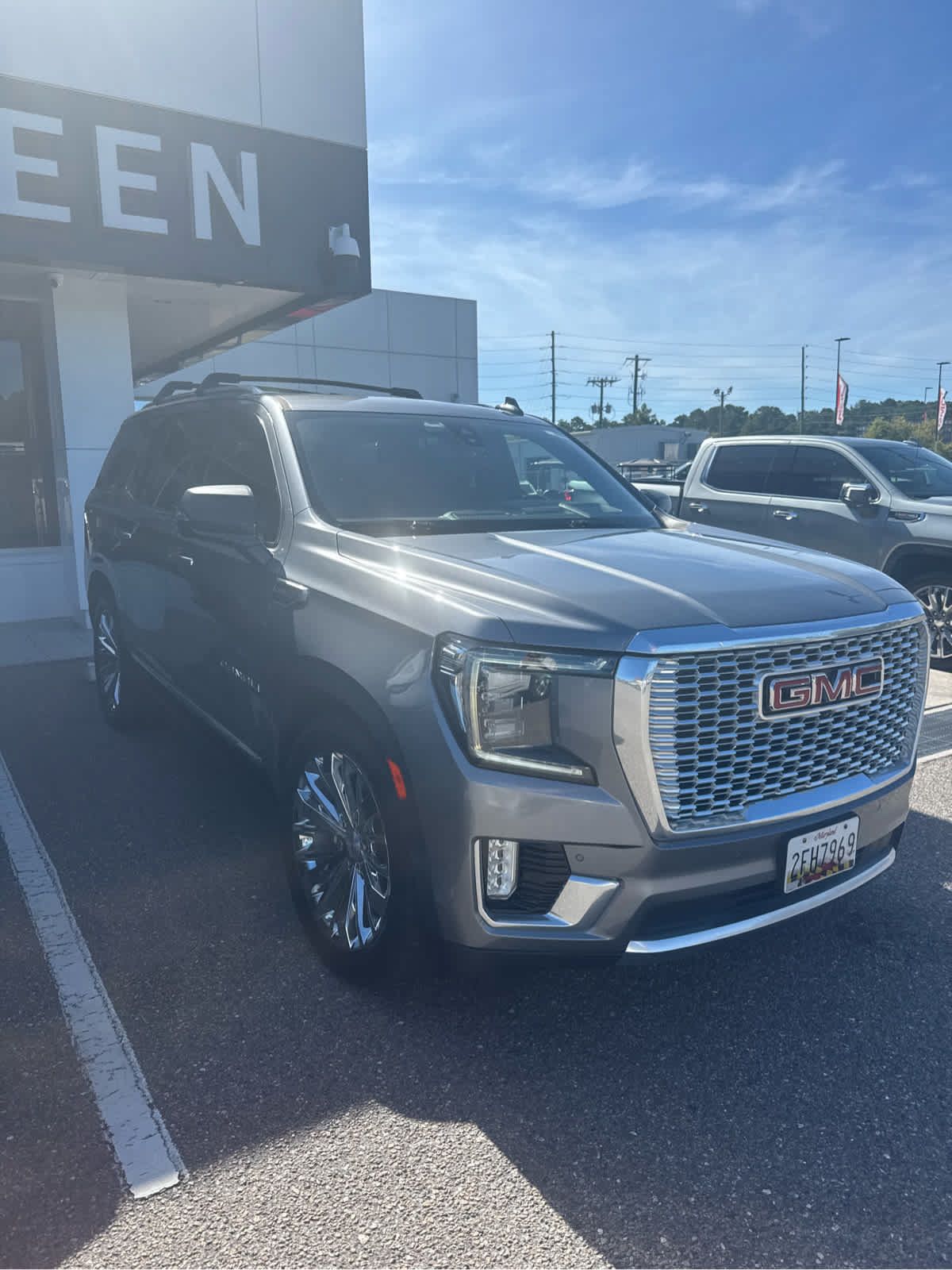 Used 2021 GMC Yukon Denali w/ Denali Ultimate Package AWD/4WD image 2