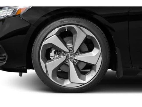 Used 2018 Honda Accord Touring image 11