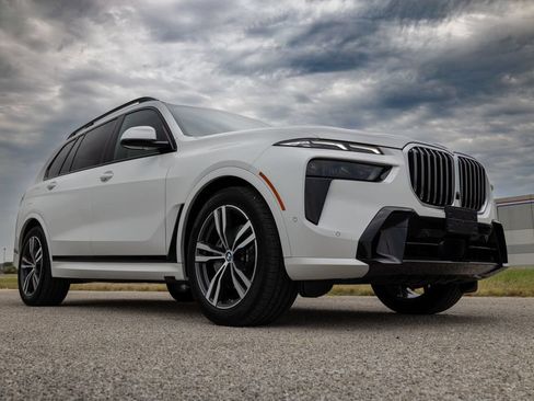 Used 2026 BMW X7 xDrive40i w/ M Sport Package AWD/4WD image 1