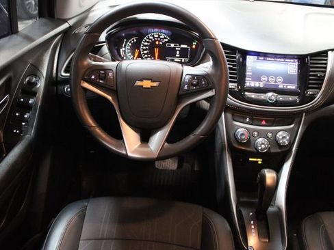 Used 2022 Chevrolet Trax LT w/ LT Convenience Package image 29