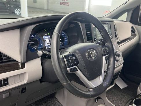 Certified 2020 Toyota Sienna XLE image 8