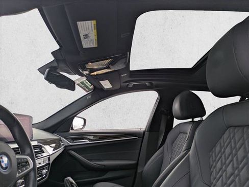 Used 2023 BMW 530e 530e w/ M Sport Package image 16