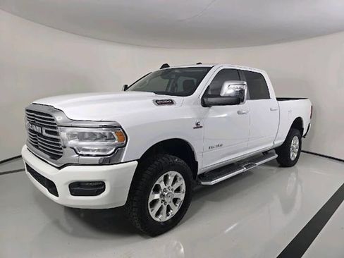 Used 2023 RAM 2500 Laramie AWD/4WD image 3