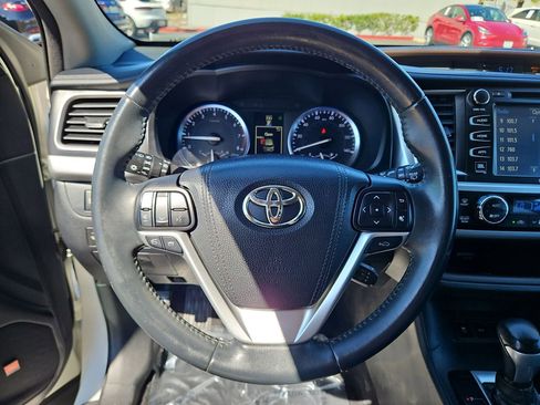Used 2016 Toyota Highlander Limited image 19