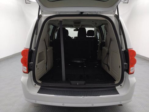 Used 2018 Dodge Grand Caravan SE w/ UConnect Hands-Free Group image 29