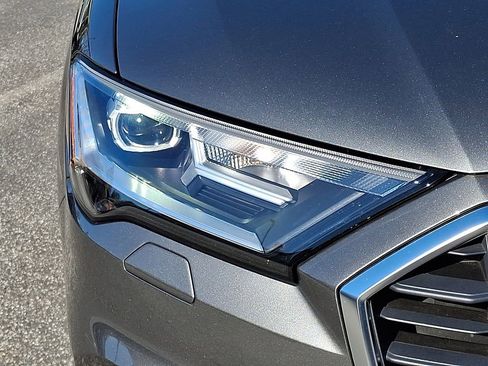 Used 2023 Audi Q7 2.0T Premium w/ Convenience Package AWD/4WD image 9