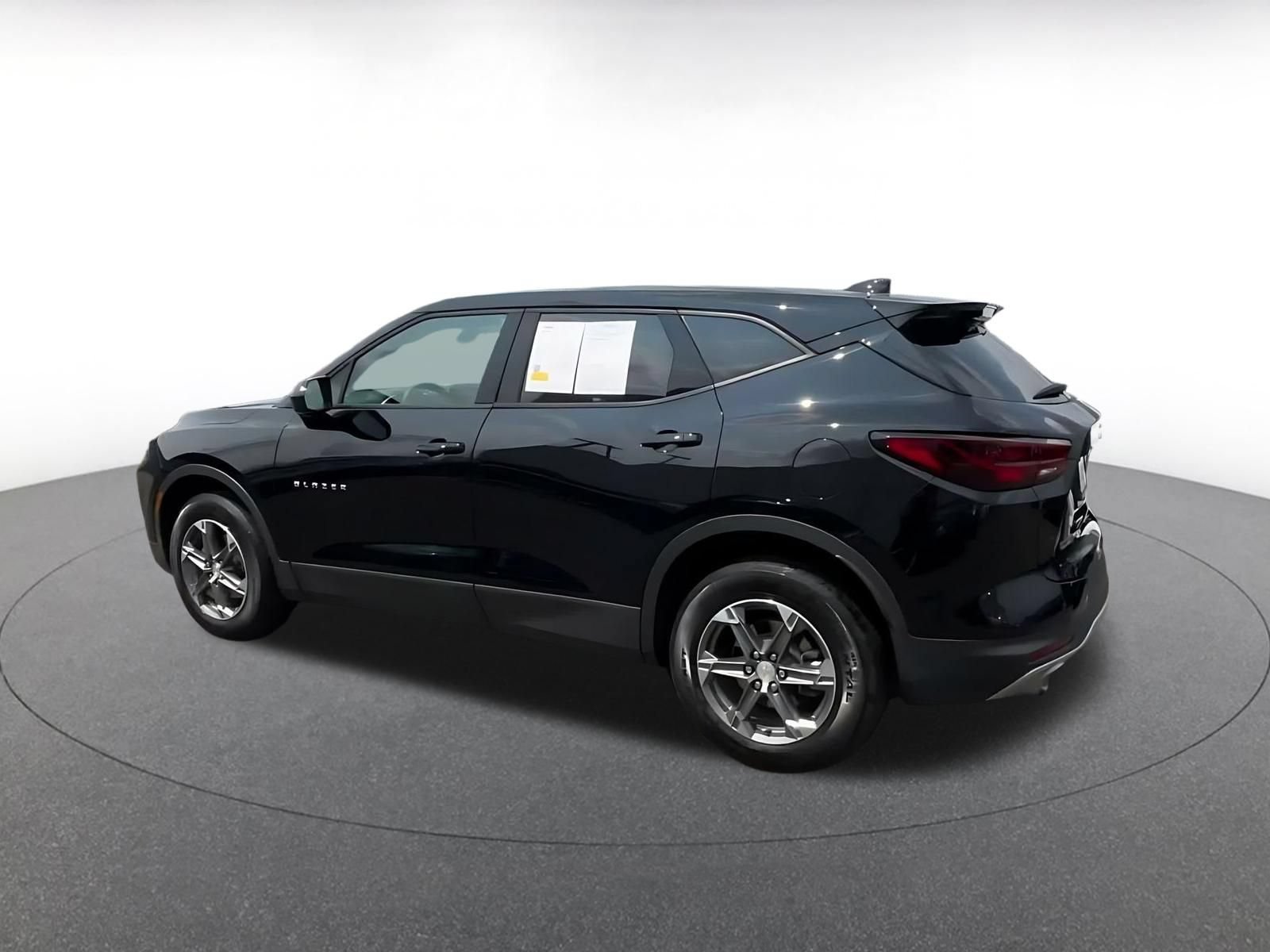 Used 2025 Chevrolet Blazer LT FWD image 9