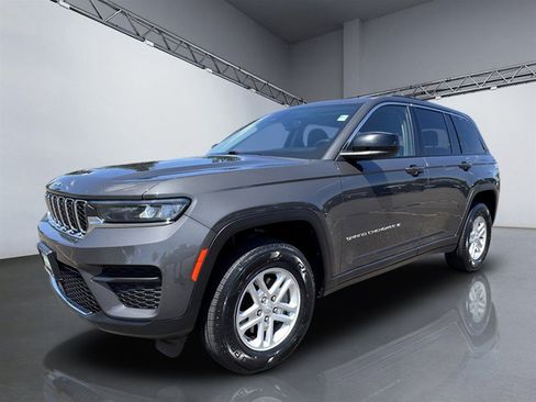 Used 2023 Jeep Grand Cherokee Laredo AWD/4WD image 10