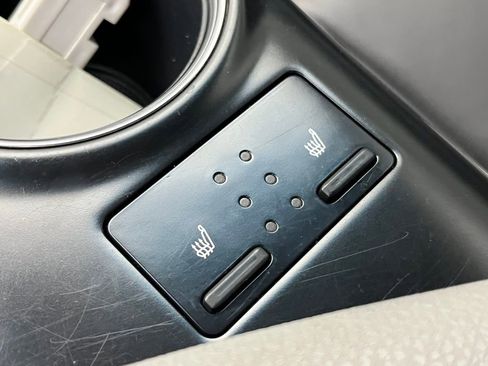 Used 2020 Toyota Camry XLE image 16