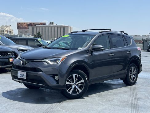 Used 2017 Toyota RAV4 XLE w/ Carpet Mat Package FWD image 2