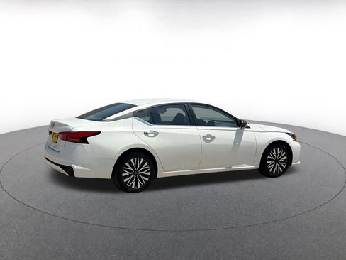 Used 2025 Nissan Altima 2.5 SV FWD image 15